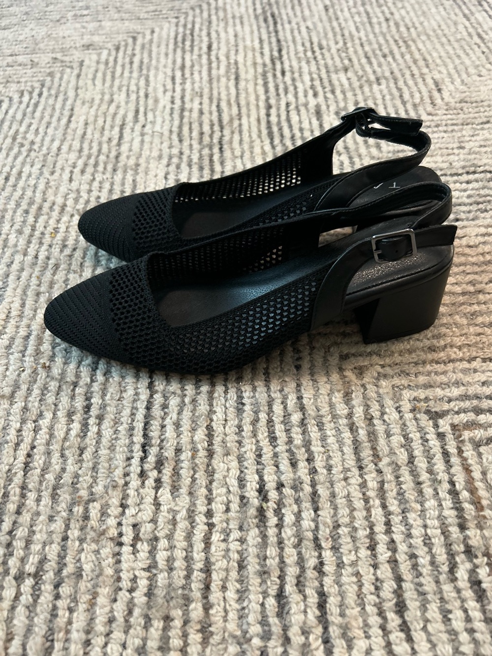 Tahari Pisa Black Slingback Knit Pointed Toe Block Heel Pumps Size 8 Classic